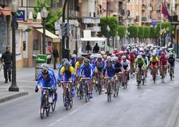 Los corredores, durante la prueba, en la mañana de este domingo. | V. Vicéns/
