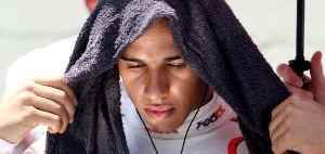 HAMILTON. El piloto de McLaren, muy desilusionado al final de la carre del domingo en Interlagos. / REUTERS/