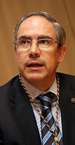 José Manuel García, ayer, en la toma de posesión. / EDU BOTELLA/