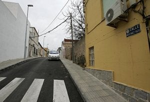 Calle Martínez de Rizo, en pleno corazón del barrio Peral ::
J. M. RODRÍGUEZ / AGM/