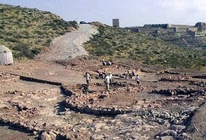 Excavaciones previas a la colocación de las antenas en el año 2001. :: D. CÁNOVAS/