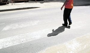 Un paso de peatones que no se ve en Santa Clara