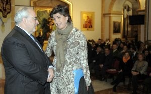 José Luis Mendoza y María San Gil, momentos antes de la charla en la UCAM. :: GUILLERMO CARRIÓN / AGM/