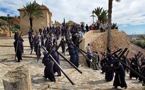 Vía Crucis Penitencial al Calvario del Paso Morado la pasada Semana Santa. :: PACO ALONSO / AGM/