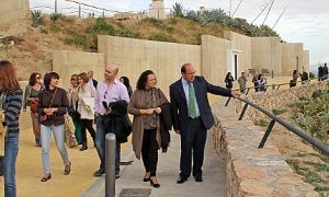 Expertos en Urbanismo visitando las obras realizadas en la alcazaba. :: LV/