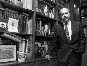 Casimiro Bonmatí Limorte, en su domicilio, en 1995. :: J. M. RODRÍGUEZ / AGM/