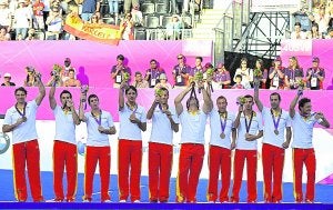 Raúl Diaz (derecha) con la medalla de bronce. ::
EFE/