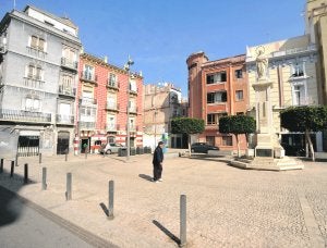 Plaza de Risueño, con el monumento a la Inmaculada en el centro. :: ANTONIO GIL / AGM/