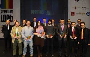En segunda fila, Juan Hernández, Juan Diego Sastre, Juan Antonio Campillo, Antonio González, José Ballesta, Alberto Aguirre de Cárcer, Eduardo Linares, Antonio Igualada y Víctor Rodríguez. En primera fila, Antonio Martínez, Antonio Méndez, Inmaculada Sanmartín, Juan Pedro Gálvez, Javier Broseta, Iván Tejada, y el mago More, presentador. ::
G. CARRIÓN / AGM/