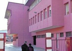 La fachada del colegio Santa María de Gracia estrena pintura este año. :: Nacho García/AGM/