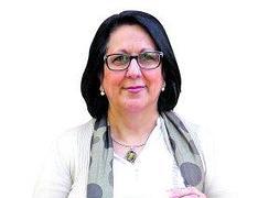 María José Sánchez, con su nuevo poemario. :: M. HERRERO/