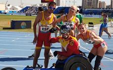Lorenzo Albaladejo, a la izquierda, con parte del equipo paralímpico español./PDM.