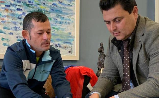 El deportista informó al alcalde de sus próximos retos en las pistas para 2020./ASJ.