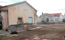 Algunas casas y calles de la Ciudad del Aire, en San Javier, presentan un estado ruinoso./a. salas