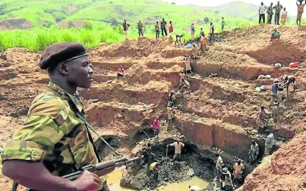 Coltan Mineral De Sangre - Momentum building to tackle coltan mining - The Globe and Mail : It is sometimes incorrectly used as shorthand for tantalite, a metallic ore from which the very similar elements niobium, also known as columbium, and tantalum are extracted.