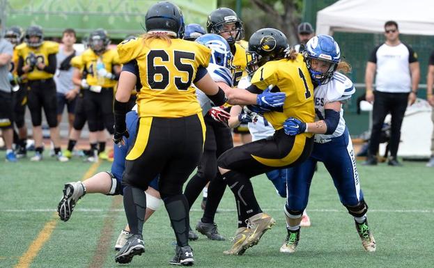 Lance del partido entre Valencia Firebats y Barberà Rookie, disputado este sábado en el estadio José Barnés./