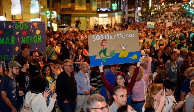 Resultado de imagen de MANIFESTACION POR MAR MENOR