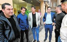 De izquierda a derecha, Adrián, Chumbi, Algar, Martínez Rivas, Curto y Armando en un acto del club./A. DURÁN / AGM