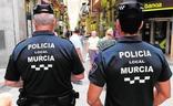 Dos agentes de la Policía Local de Murcia, en una imagen de archivo./A. Durán / AGM