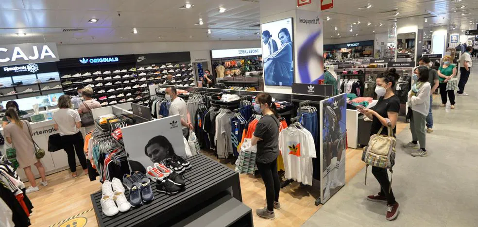 boicotear delicado cero Desigual impacto de clientes en los centros comerciales de Murcia en el  primer día de la Fase 2 | La Verdad