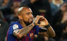 Arturo Vidal, celebrando un gol con el Barça./Reuters