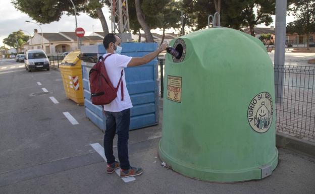 La Recogida De Vidrio Se Duplica En Cartagena Desde Que Fcc Dejo El Servicio Por Orden Municipal La Verdad