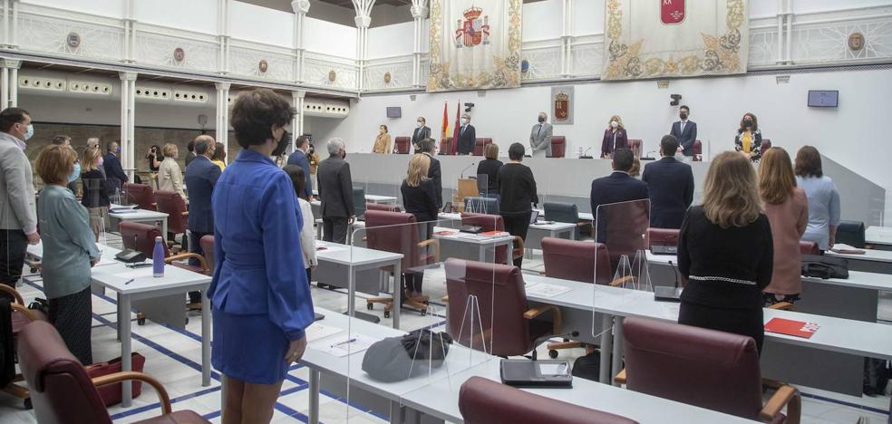 Una Asamblea tensa y partida acoge el Debate del Estado de la Región hoy y mañana - Vimarsana News