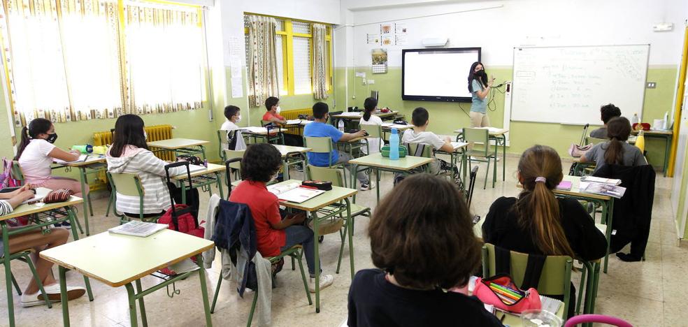 La Consejería de Educación plantea un recorte de al menos 350 docentes para el próximo curso - Vimarsana News