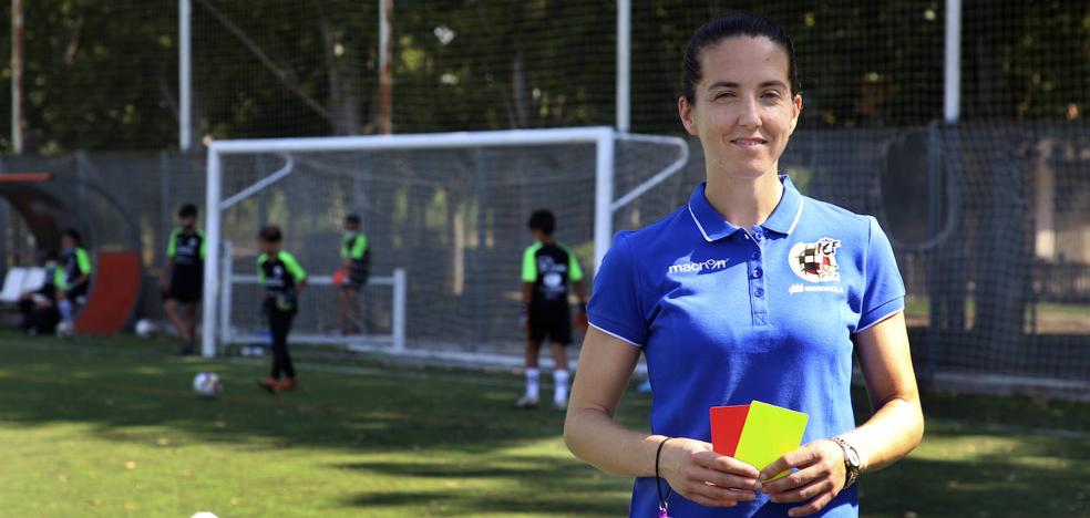 Fútbol | Liga Iberdrola: Loli Martínez Madrona: «Los árbitros también hemos echado de menos al público en los estadios» - Vimarsana News
