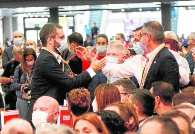 Francisco Lucas - left - receives the congratulations of José Antonio Serrano, José Vélez and Diego Conesa, yesterday, after being elected member of the Federal Executive Commission of the PSOE. 