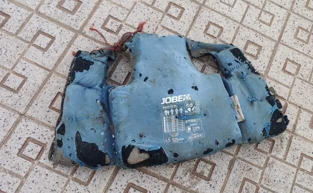 Life jacket found in La Manga with 23 kilos of hashish inside.