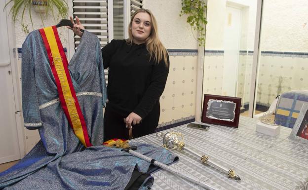 María Campillo shows her costume of Queen of the Garden of the 2019 Festivities, this week.