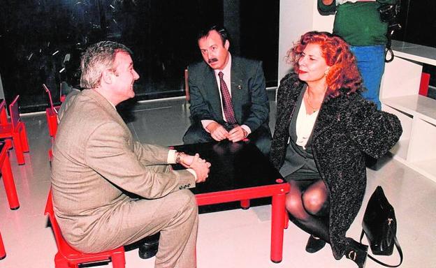 The president of the Community, Ramón Luis Valcárcel, with Minister Carmen Alborch, and Antono Gómez-Fayrén, in February 1996.