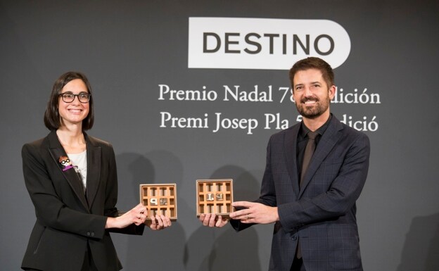Inés Martín Rodrigo, winner of the Nadal Prize, and Toni Cruanyes, from Pla. 