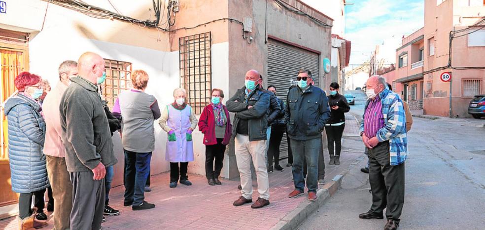 Vecinos de Lorca exigen la reparación integral de la calle Portijico