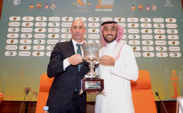 Luis Rubiales y Abdulaziz bin Turki, durante la presentación de la Supercopa 2020, la primera en Arabia Saudí.