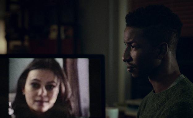 Mamoudou Athie and Dina Shihabi, in a still from the series. 