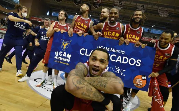 File photo in which the UCAM Murcia players celebrate qualifying for the Copa del Rey.