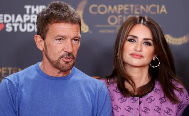 Antonio Banderas and Penélope Cruz, yesterday during the presentation of 'Official Competition'.