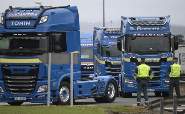 Truck drivers protest in Cantabria. 
