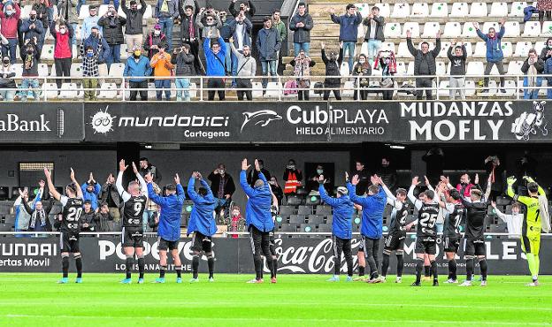 Players and fans celebrate the fifth big win of the season, against Zaragoza (3-0), with the now traditional Viking greeting. 