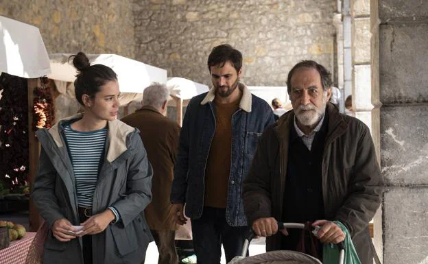 Laia Costa, Mikel Bustamante and Ramón Barea in 'Cinco lobitos', Alauda Ruiz de Azúa's feature debut.