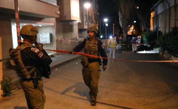Israeli security forces surrounded the area where the shooting took place in the city of Bnei Brak, near Tel Aviv. 