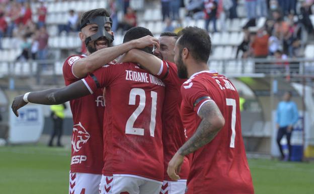Real Murcia players celebrate Zeidane's goal.