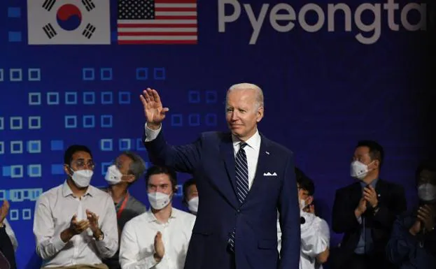 Biden visits the Samsung campus in Pyeongtaek, Seoul.