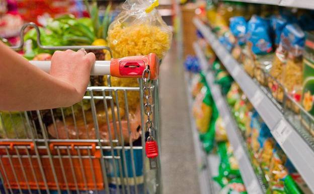 The rise in the prices of food products has caused the shopping basket to be more expensive compared to the previous year.