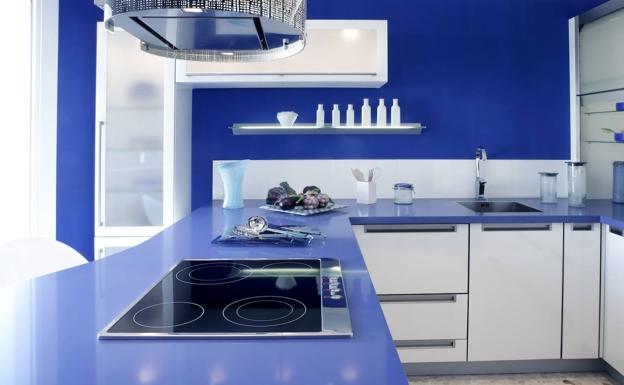 A kitchen with ceramic hob. 