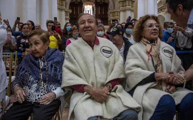 Hernández participated this Friday in a religious act accompanied by his mother and his wife.