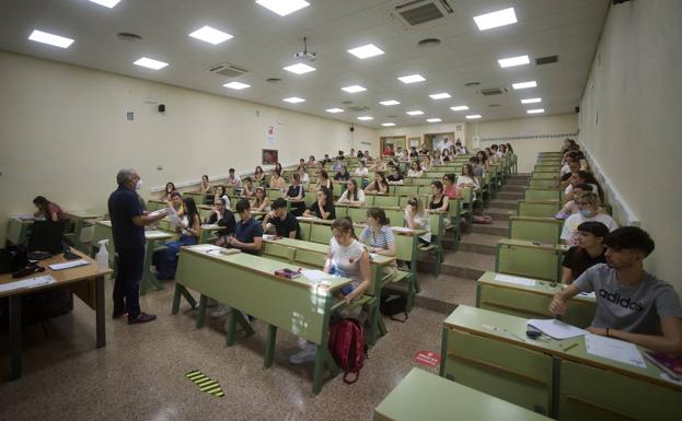 Ebau exam in the Giner de los Ríos classrooms in Murcia, this June.