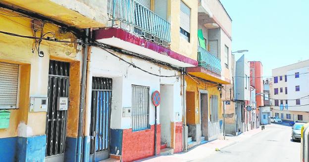 Some houses on Calvario Street, in San Roque, may be rehabilitated with state aid. 